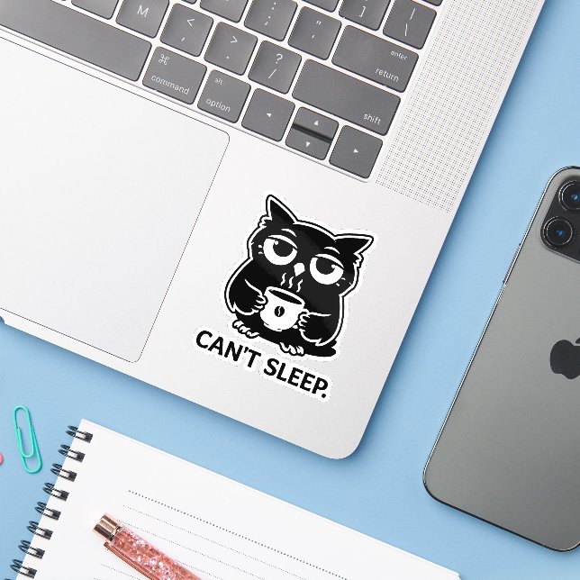 Pegatina Cute Black Owl Can't Sleep Coffee Cup Illustration (Ordenado portátil con iPhone)
