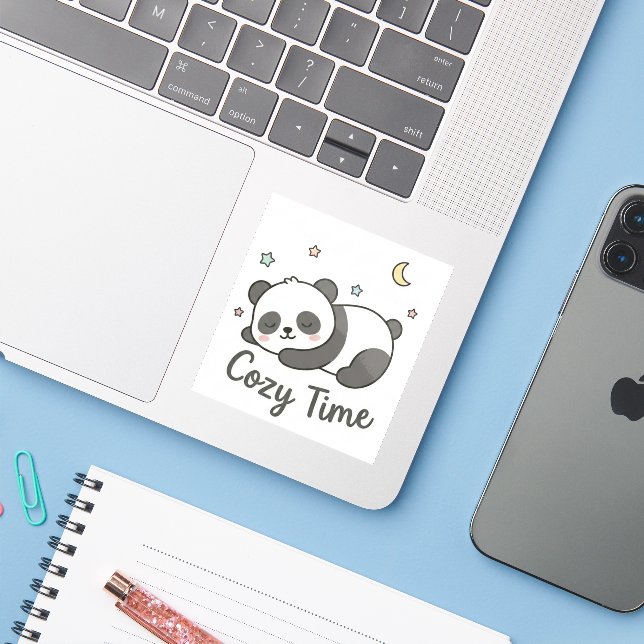 Pegatina Cute Cozy Panda Sticker | Kawaii Panda Durmiendo (Ordenado portátil con iPhone)