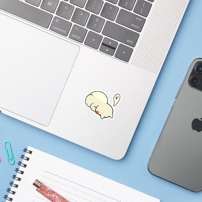 Pegatina Cute Sleepy Blob Ghost Sticker (Ordenado portátil con iPhone)