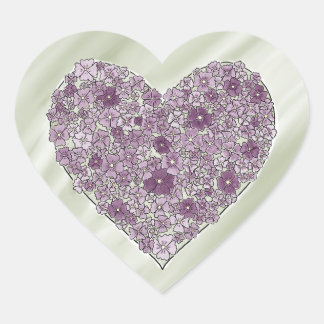 Pegatina de corazón con flores púrpuras