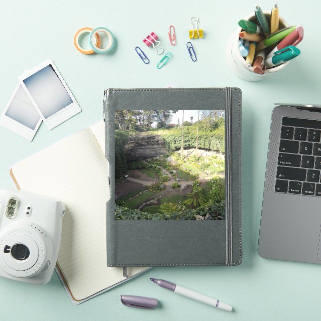 Pegatina de inyl de sinkhole oculto en el santuari (Funda para iPad)