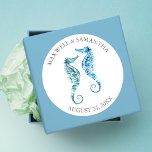 Pegatina de sello para sobres, boda de playa de ca<br><div class="desc">Los Pegatinas de casamiento de la playa de Seahorse con nombres de novias y novios y fecha de boda presentan una réplica de mis obras de arte de acuarela originales en tonos azules y turquesa. Papelería coincidente, Invitaciones a duchas de novias, Tarjetas de solicitud de Save the Date, Tarjetas de...</div>