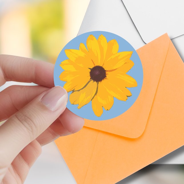 Pegatina de sobres alegre y brillante de flores am (Send extra cheer with this sunny yellow flower round sticker seal, or make a favor pop with color!)