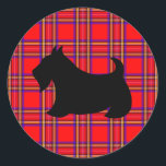 Pegatina del Terrier Escocés Clásico de Escocia<br><div class="desc">Estos pegatinas presentan un perro escote negro con fondo de manta roja. Los diseños son de ilustraciones originales.</div>