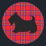 Pegatina del Terrier Escocés Clásico de Escocia<br><div class="desc">Estos pegatinas presentan un perro escote negro con fondo de manta roja. Los diseños son de ilustraciones originales.</div>