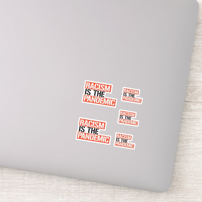 Pegatina El racismo es la pandemia (Detalle)