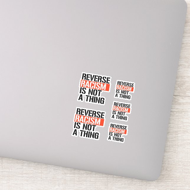 Pegatina El racismo inverso no es algo (Detalle)