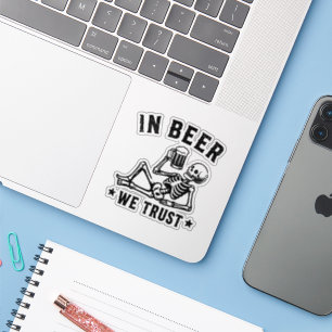 Pegatina En cerveza confiamos esqueleto relajante Beer Pong