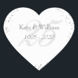 Pegatina En Forma De Corazón 25° Aniversario Boda de Plata Stardust Confetti<br><div class="desc">25.º BODA ANIVERSARIO DE LA ESCALERA DE PLATA CONFETTI CELEBRACIÓN PEGATINAS DEL CORAZÓN. Bellamente personalizado con sus nombres y fechas en plata falsa sobre un delicado 25 (o inicial de monograma) en un delicado fondo de confeti de starpolvo plateado. Utilícelo para celebraciones de aniversario o más. Diseñado por Pure Piglet©...</div>