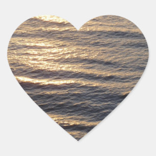 Pegatina En Forma De Corazón Amanecer en las aguas del océano que calma la foto