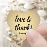 Pegatina En Forma De Corazón Amor y gracias Relieve metalizado Black and Gold F<br><div class="desc">Añade un elegante toque de acabado personalizado para agradecerte notas, favores de fiesta y decoraciones con estos pegatinas/sellos para sobres con forma de corazón caligrafía de moda. El diseño presenta Relieve metalizado metálico de imitación dorado, amor y agradecimiento por escritura elegante, y un nombre. Todo el texto de estas versátiles...</div>