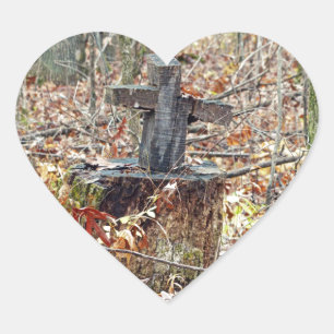 Pegatina En Forma De Corazón Cruz en los bosques