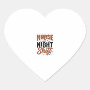 Pegatina En Forma De Corazón Diseño de camiseta de turno de noche de enfermera
