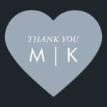 Pegatina En Forma De Corazón Dusty Blue Gracias Monogramas Boda de moda<br><div class="desc">Impreso con iniciales de monograma (que puede editar,  cambiar y personalizar) en color azul polvoriento personalizado con mensaje de agradecimiento personalizado!</div>