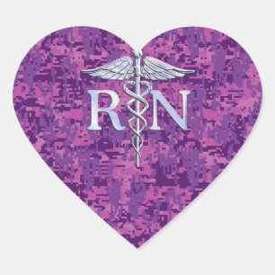 Pegatina En Forma De Corazón Enfermera inscrita RN Caduceus en camuflaje rosado