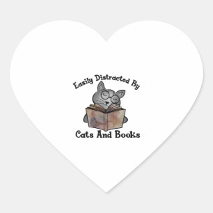 Pegatina En Forma De Corazón Fácilmente distraído por gatos y libros