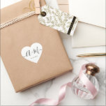 Pegatina En Forma De Corazón Fecha de casamiento personalizado del guión de mon<br><div class="desc">Elevar los detalles de su boda con el Pegatina de corazón de Cita de Cita de Monograma Minimalista. Este elegante y personalizado pegatina de corazón le aporta un toque de sofisticación a su papelería boda, permitiéndole mostrar su monograma y fecha boda de una manera simple pero impactante. El pegatina del...</div>
