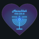 Pegatina En Forma De Corazón Feliz Hanukkah alumbra a la marina de vacaciones j<br><div class="desc">Feliz Hanukkah Hermoso diseño de feriado judío con letras hebreas. Fondo de Hanukkah de vacaciones judías con símbolos tradicionales de Chanukah - Menorah de oro, candelabro y velas de Hanukkiah, dreidels de madera (hilatura superior), donuts, estrella de David y motivos de papel tapiz de luces brillantes. Decoración del Festival Hanukkah....</div>