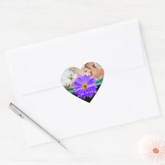 Pegatina En Forma De Corazón Foto de Emerald Green Purple Gerber Daisy Boda
