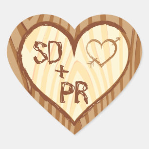 Pegatina En Forma De Corazón Iniciales talladas en el corazón de la madera - Pe