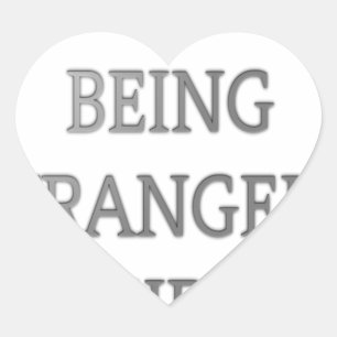 Pegatina En Forma De Corazón Me Gusta Ser Extrañamente Extraño: Diseño De Texto