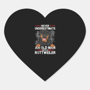 Pegatina En Forma De Corazón Nunca subestimes a un anciano con un Rottweiler