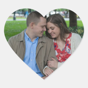 Pegatina En Forma De Corazón Pareja romántica sentada cerca