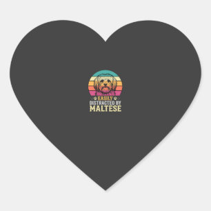 Pegatina En Forma De Corazón Perro maltés distraído en puesta de sol retro