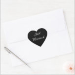 Pegatina En Forma De Corazón Solo Pegatinas casados<br><div class="desc">Pegatina mostrado en la forma cardíaca en el color negro con texto Just Married en blanco. Personalizar este artículo o compra tal cual.</div>