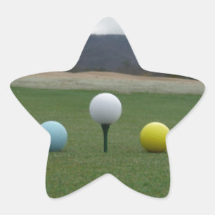 Pegatina En Forma De Estrella bolas de golf de colores vivos en una montaña