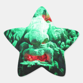 Pegatina En Forma De Estrella Cara mascarada aterradora en roca