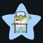 Pegatina En Forma De Estrella Frog in the Science Lab<br><div class="desc">Una rana verde con gafas de seguridad y una bata blanca de laboratorio hace algunos experimentos en el laboratorio de Rana en camisetas de laboratorio,  tazas,  tarjetas,  pegatinas,  bolsas de té,  cadenas de claves,  imanes,  ornamentos y otros artículos de ciencia temática y regalos.</div>