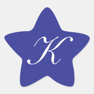 Pegatina En Forma De Estrella Inicial de monograma "K" blanca sobre azul