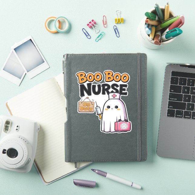 Pegatina Enfermera De Boo En Una Camiseta Clásica De Duty (Funda para iPad)