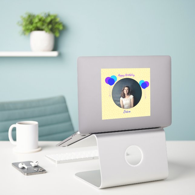 Pegatina Feliz cumpleaños Personalizado de globos fotográfi (Ordenado portátil  en el escritorio)
