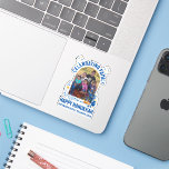 Pegatina Foto del Personalizable de REUNIÓN FAMILIAR HANUKK<br><div class="desc">Personalizable Foto: Pegatina DE LA REUNIÓN DE LA FAMILIA HANUKKAH. Añade tus detalles y sube tu foto vertical. Celebra tu reunión familiar en Hanukkah. Hay disponibles camisetas,  regalos y suministros de fiesta.</div>