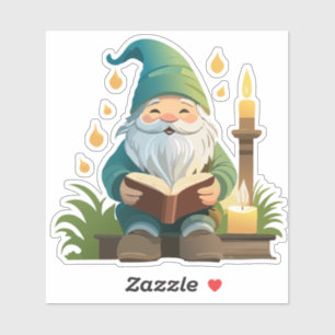 Pegatina Gnomio leyendo un libro bajo la luz de una vela Pe