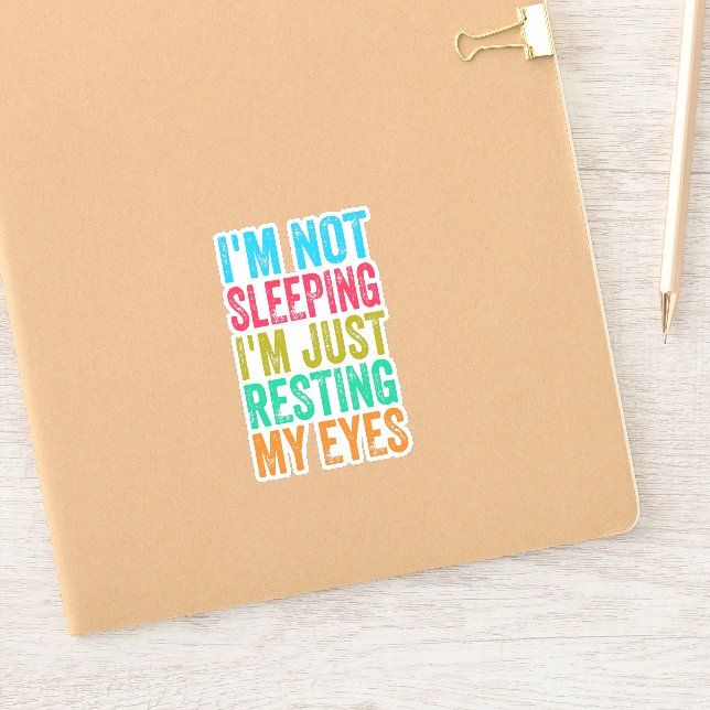Pegatina gracioso no estoy durmiendo solo estoy descansando (Cuaderno)