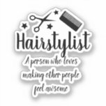 Pegatina Hairstylist Cita Funny Hairdresser Státout<br><div class="desc">Diseño hairstylista con una cita de peluquería genial y divertida,  a tus clientes les encantará. Peluquería,  diseño peluquero,  dice: "Un peluquero es una persona a la que le encanta hacer que otras personas se sientan increíbles". Decoración de corte estilista para tu peluquería,  regalo para peluquería,  regalo para peluquería.</div>
