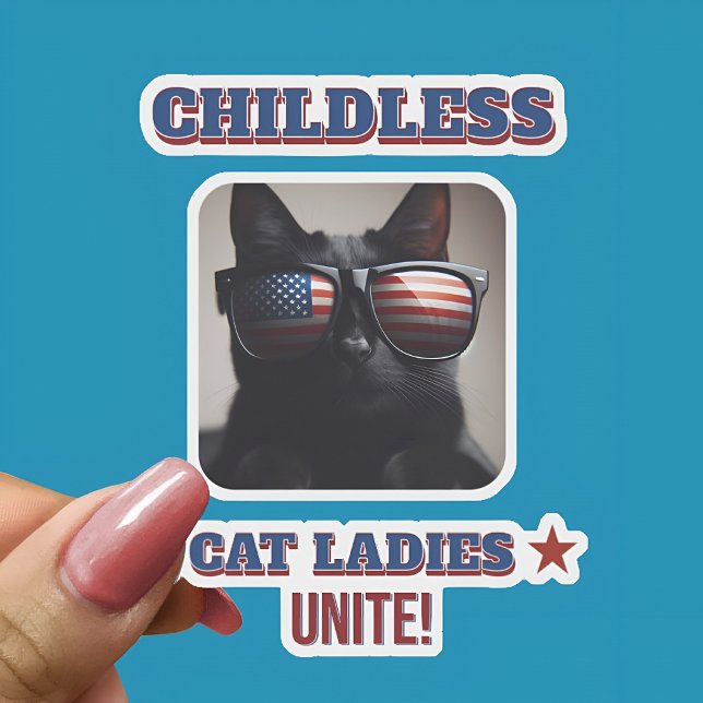 Pegatina Harris Walz Mujeres De Gato Sin Niños Unen Fotos C (The Hand of a Woman Holding a Harris Walz Childless Cat Ladies Unite Photo Cat Sticker)