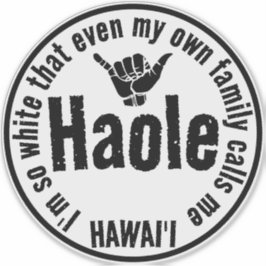 PEGATINA INCLUSO MI PROPIA FAMILIA ME LLAMA HAOLE SHAKA HAW