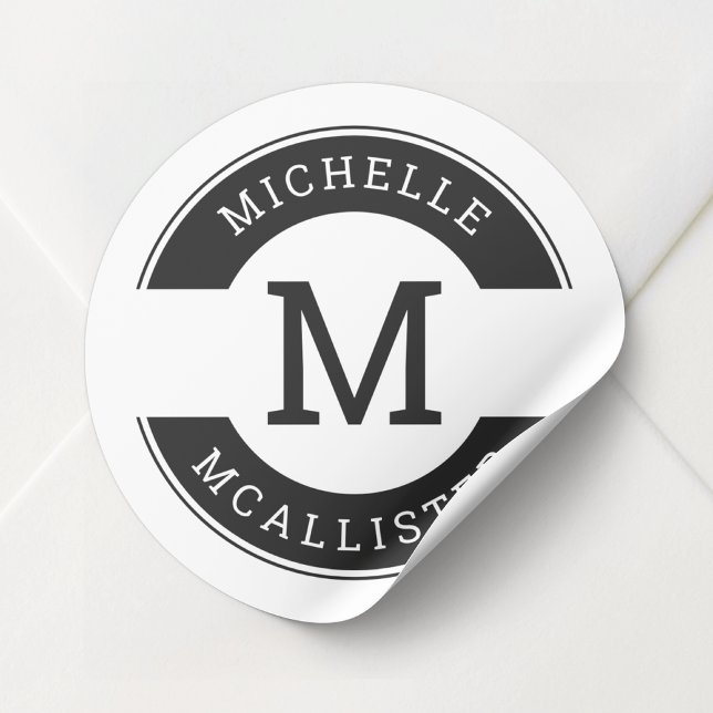 Pegatina inicial del monograma blanco y negro mode (Modern Black and White Monogram Initial Sticker)