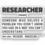 Pegatina Investigador Noun Student Graduate Science Analysi<br><div class="desc">Un Investigador Divertido Dice "Investigador Alguien Que Soluciona Un Problema Que No Sabías Que Tenías De Una Manera Que No Podías Entender". Agarra este diseño de Funny Research como un regalo gracioso para una madre,  papá o amigo formidable.</div>