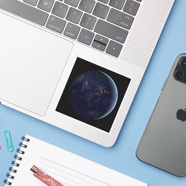 Pegatina La ciudad de la Tierra se ilumina de noche en Asia (Ordenado portátil con iPhone)