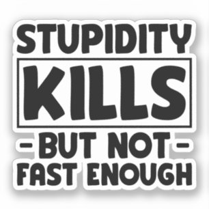Pegatina La estupidez mata a amigos sarcasmos estúpidos dic