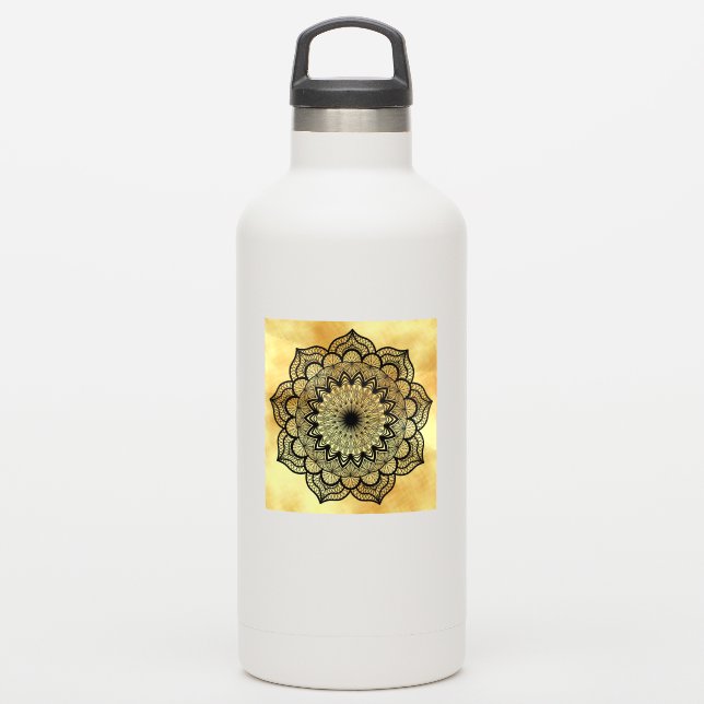 Pegatina Mandalá negro sobre fondo de oro suave (Botella de agua)