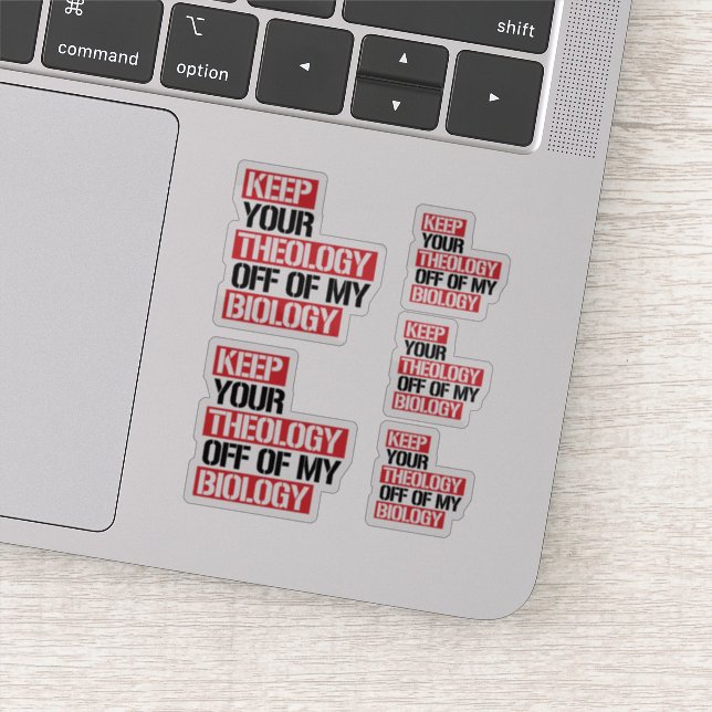 Pegatina Mantén tu teología alejada de mi biología (Detalle)