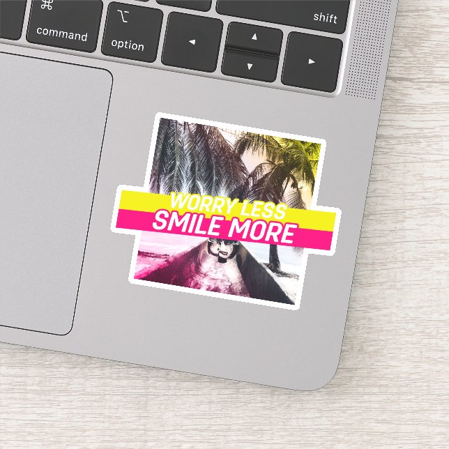 Pegatina Menos preocupación, sonreír más (Detalle)