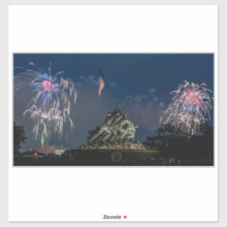 Pegatina Monumento de Iwo Jima durante los fuegos artificia