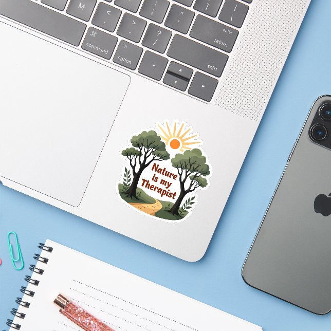 Pegatina Nature is my therapist - Wanderlust Sticker (Ordenado portátil con iPhone)